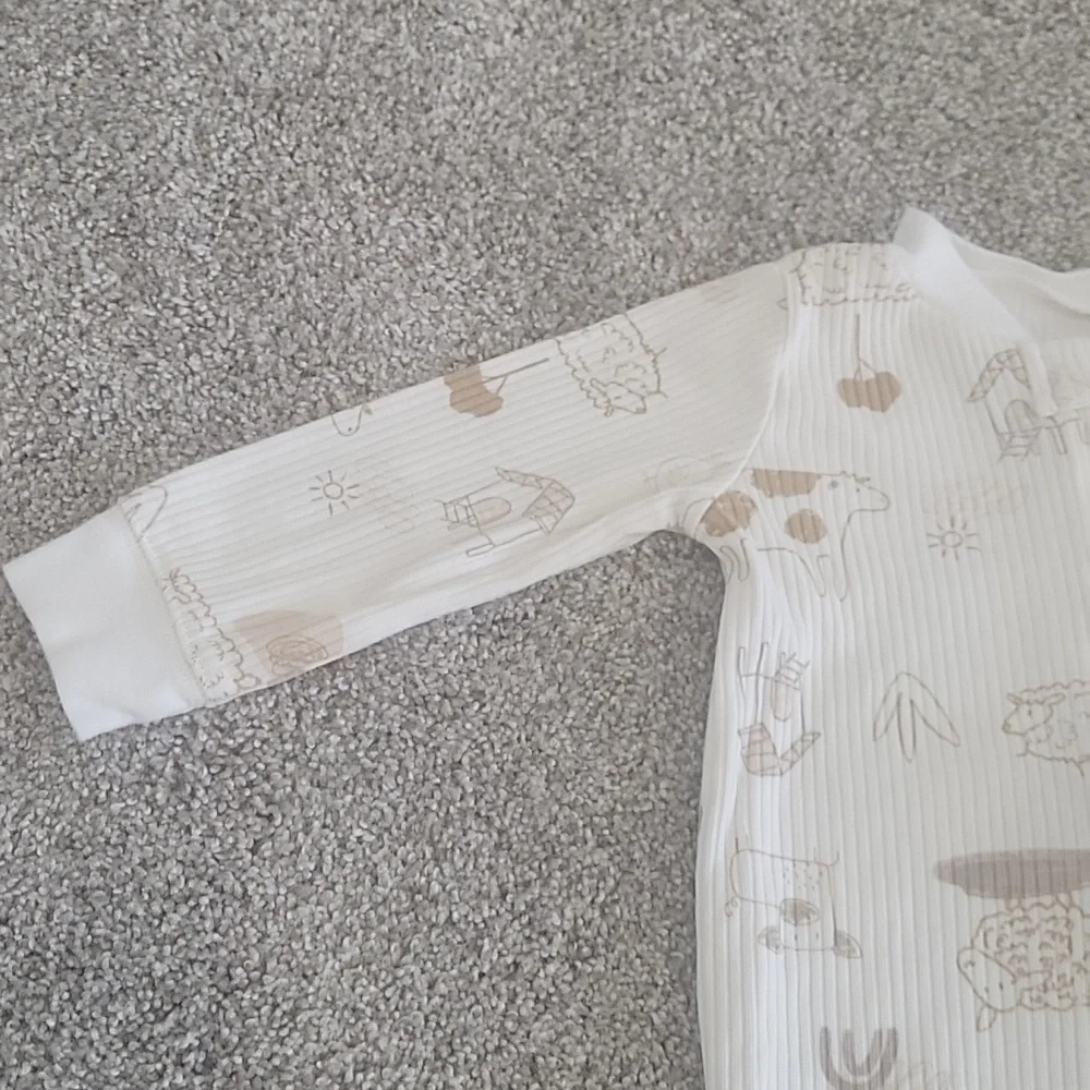 Carters 9m PJs - Picture 6 of 6